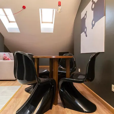 Ele San Justo Plaza *